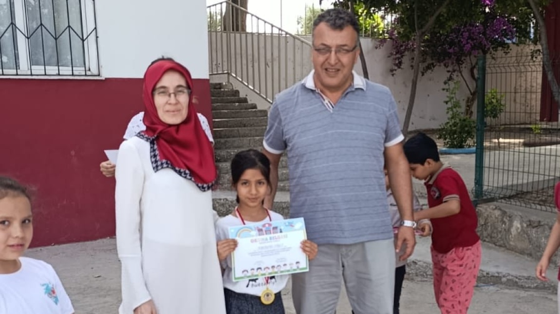 1.Sınıflar Okuma Belgelerini Aldılar